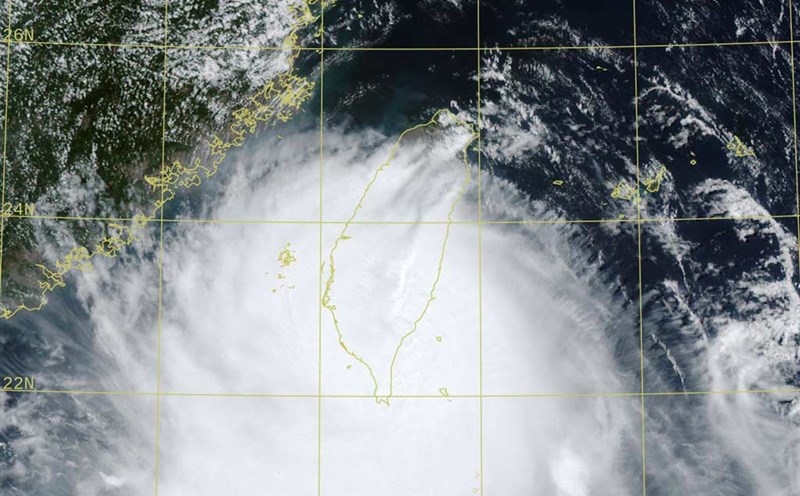 Typhoon Podul swept across Taiwan (China) with heavy thunderstorms and strong winds of up to 191km/h. Photo: CWA