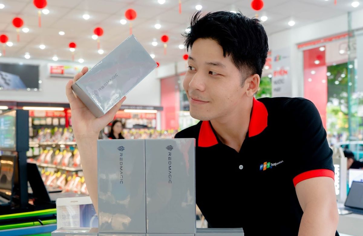 FPT Shop cooperates with Redmagic to officially bring Redmagic 10S Pro to the Vietnamese market. Photo: FPT Shop