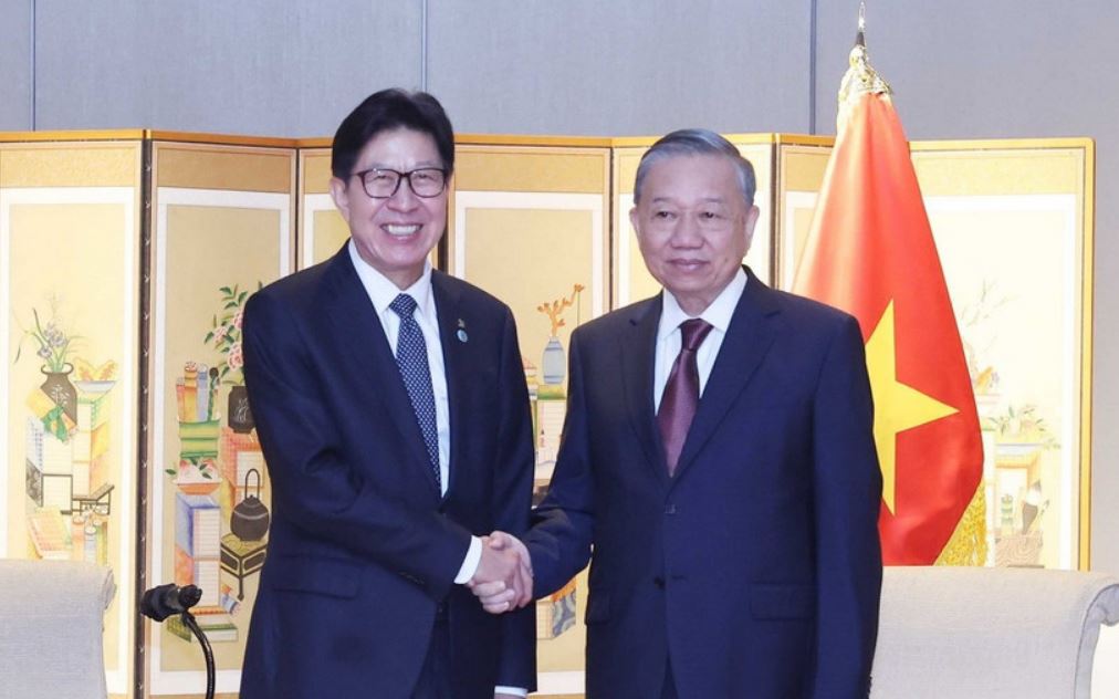 General Secretary To Lam received Busan Mayor Park Heong-joon. Photo: VNA