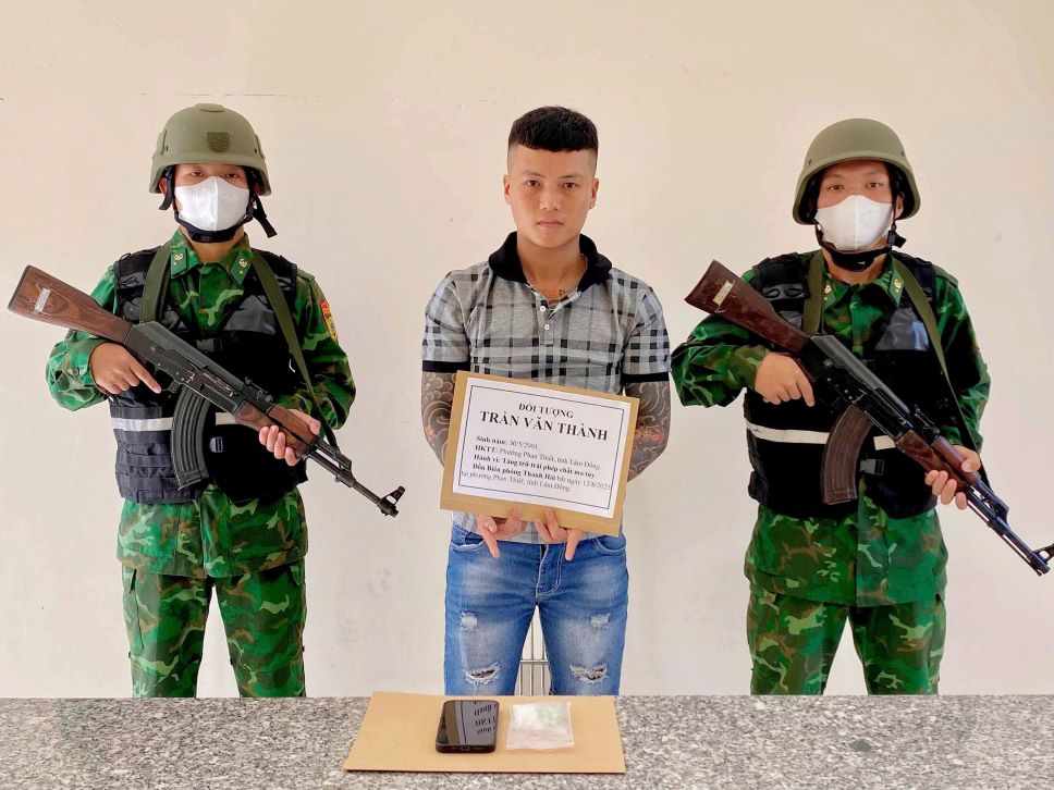 Subject Tran Van Thanh and the evidence were drugs. Photo: Van Hoan