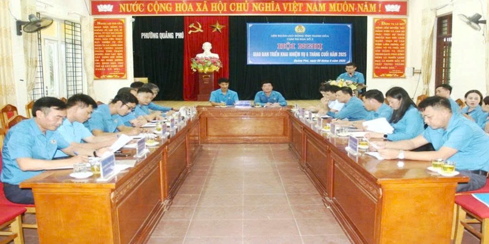 탄호아성 노동총연맹 산하 경쟁 그룹 2는 2025년 연말 임무 시행 회의를 개최합니다. 사진: 탄호아 노동조합