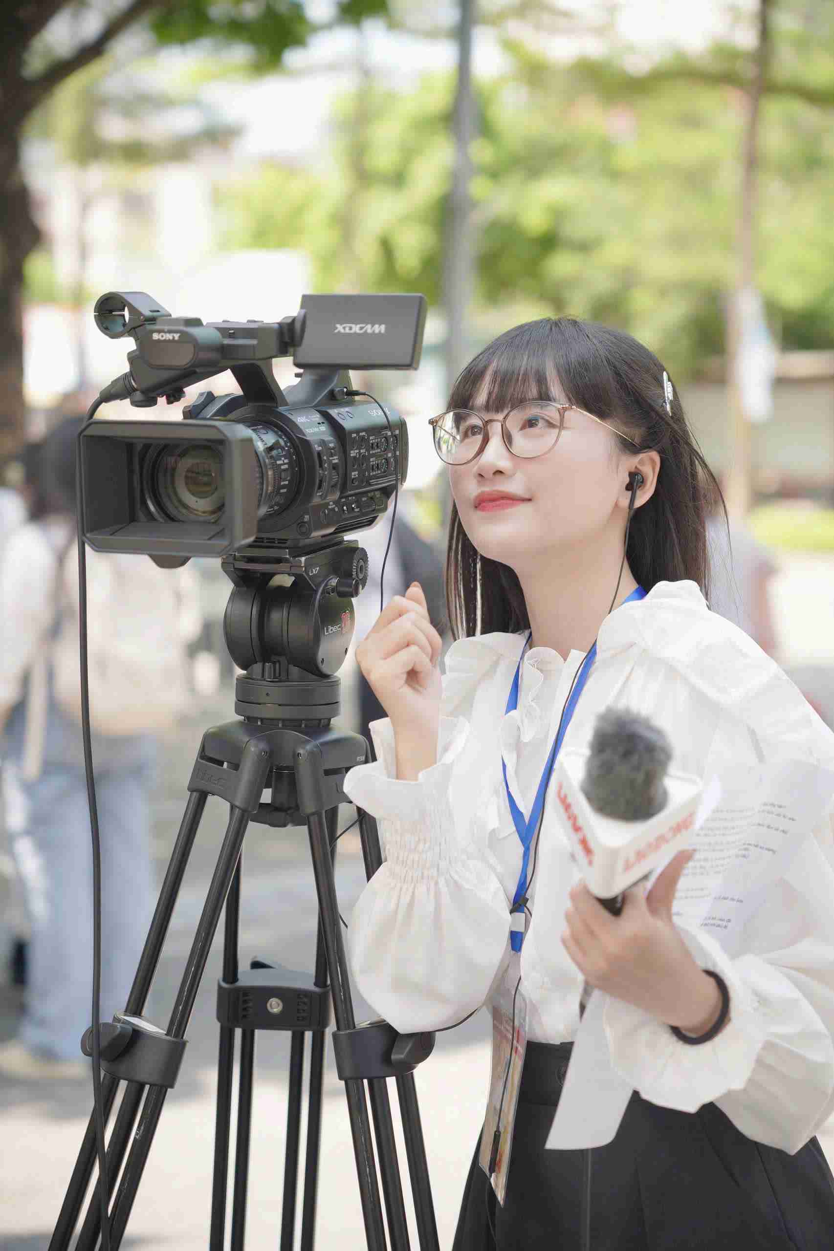 Thieu Trang - phong vien theo doi linh vuc giao duc.  Anh: VU LINH