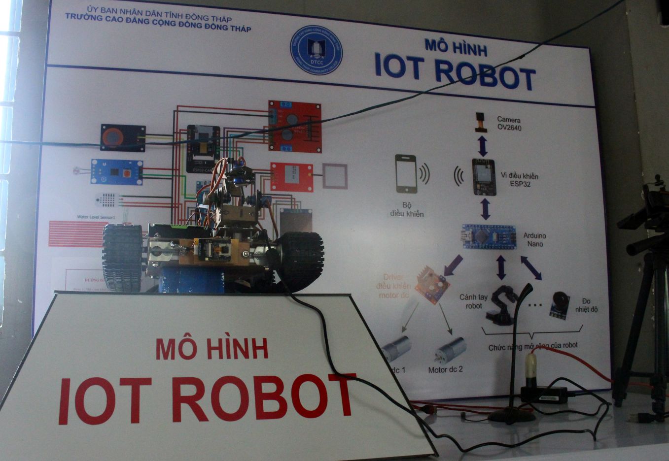 Robot do nhom nghien cuu Truong Cao dang Cong dong Dong Thap nghien cuu. Anh: Thanh Mai