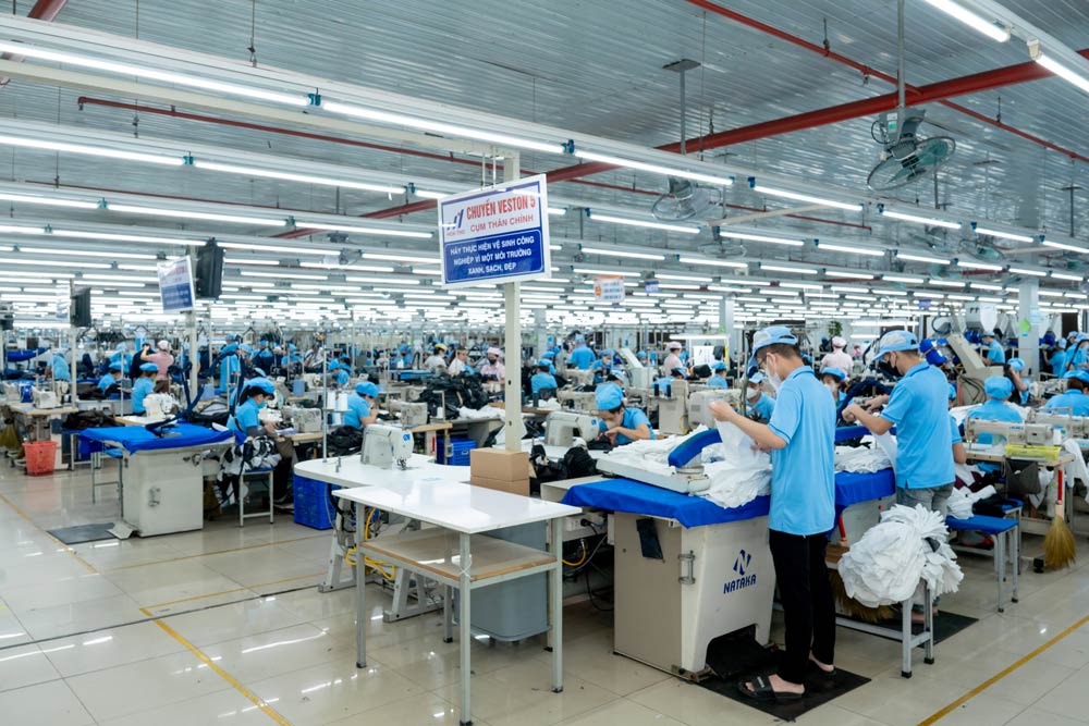 Nhiều chế độ chính sách của người lao động Tổng Công ty Cổ phần Dệt may Hòa Thọ được hưởng cao hơn luật. Ảnh: Tổng Công ty Cổ phần Dệt may Hòa Thọ