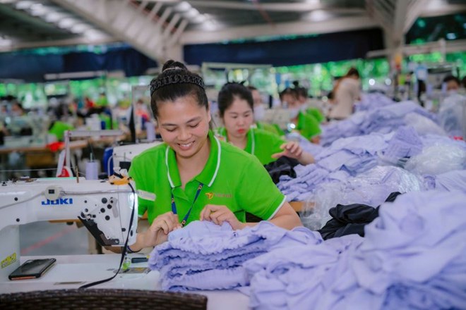 Công nhân lao động yên tâm làm việc tại Công ty Tân Đệ. Ảnh: Công ty Tân Đệ