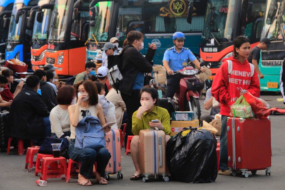On the four-day September 2 holiday, Ho Chi Minh City bus stations mobilize maximum vehicles and human resources