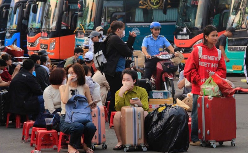 On the four-day September 2 holiday, Ho Chi Minh City bus stations mobilize maximum vehicles and human resources
