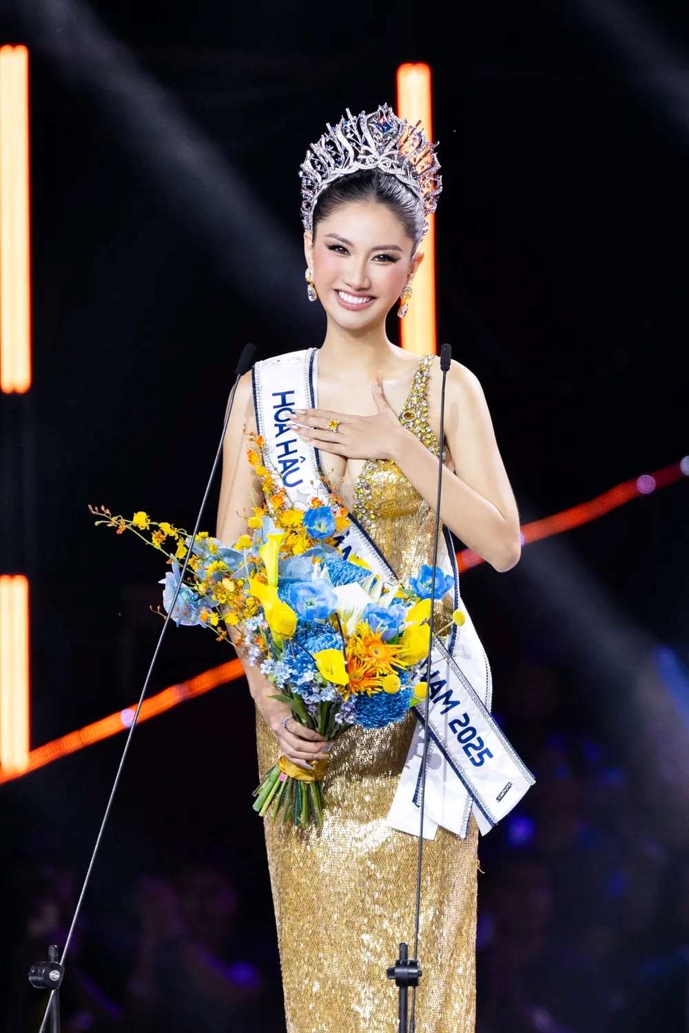 Hoa hau Phuong Linh. Anh: Ban to chuc Hoa hau Hoan vu Viet Nam.