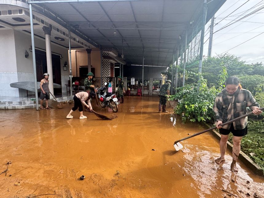 Floods caused heavy damage to people in Dai Huoai 3 commune (Lam Dong). Photo: Lam Hong