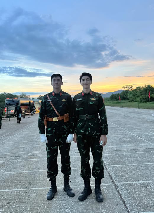 Binh An va Thuong uy Le Hoang Hiep (trai). Anh chup man hinh