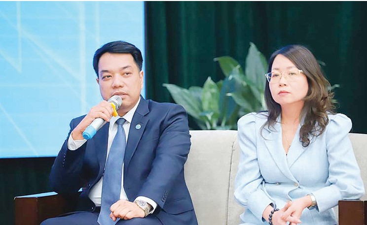 マック・クオック・アイン博士は、財務省が主催、税務総局が労働新聞と協力して開催した「税制と持続可能な発展のための健全な財政」に関するセミナーで。写真:DINH HAI