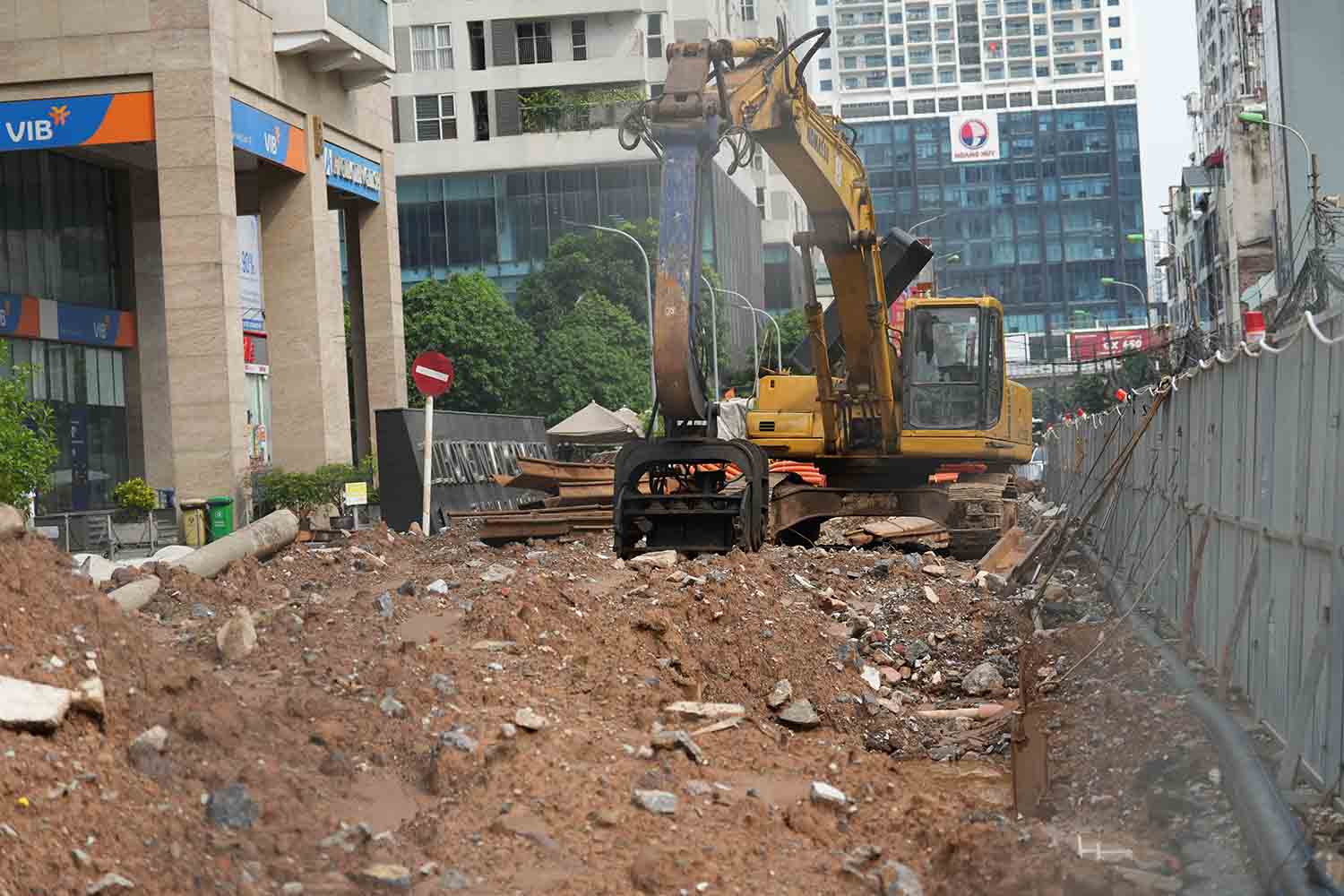 Cong truong du an mo rong duong Nguyen Tuan chieu 14.8. Anh: Song Huu 