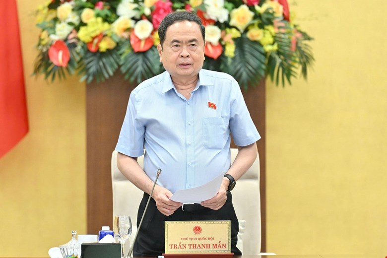 Politburo member and National Assembly Chairman Tran Thanh Man suggested that the Ministry of Education and Training should pay attention to strengthening the management of training quality and the issuance of degrees. Photo: Quochoi.vn