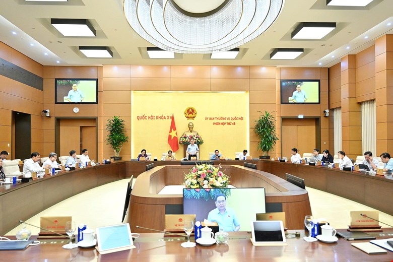 Uy ban Thuong vu Quoc hoi da thao luan ve du an Luat Giao duc nghe nghiep (sua doi). Anh: Quochoi.vn