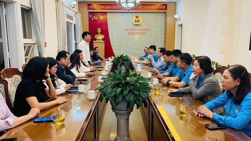 람동성 노동 연맹 부위원장이자 람동성 노동조합 업무위원회 위원장인 Doan Van Su 씨는 TKV 노동조합 소속 부서의 활동을 높이 평가했습니다. 사진: Van Hung