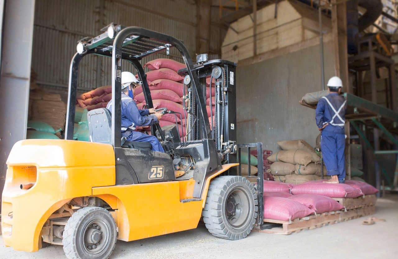 Over the past 5 years, Dak Lak's economy has had encouraging growth steps, with an average GRDP reaching about 6.24%/year. Photo: Bao Trung