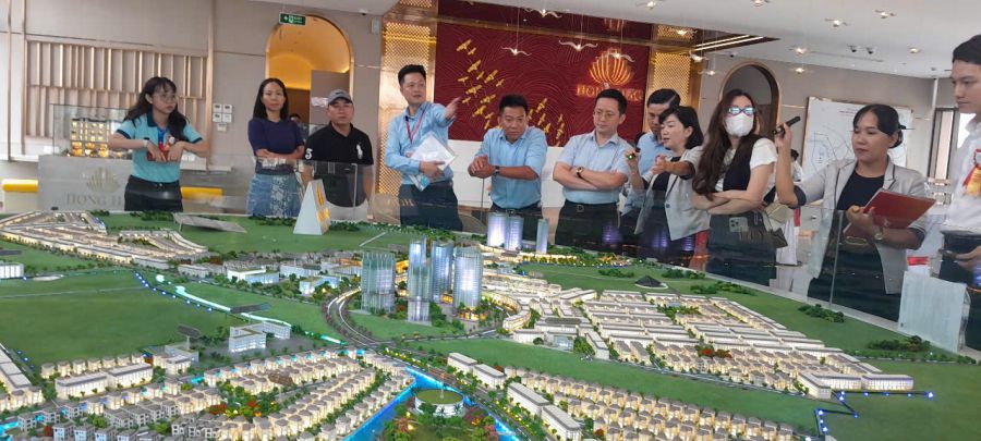 Many urban projects in the suburbs are developing. Photo: Xuyen Dong