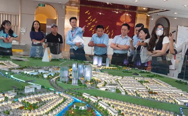 Many urban projects in the suburbs are developing. Photo: Xuyen Dong