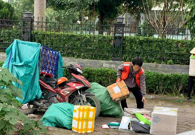 배송 관련 우편 분야의 4개 기업이 불공정 경쟁으로 처벌을 받았습니다. 사진: Khanh An