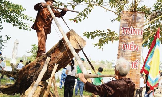 Mộc Kim Bồng đã sống lại làng nghề truyền thống, người dân làm giàu nhờ kết hợp du lịch, thương mại. Ảnh: Linh Nguyễn