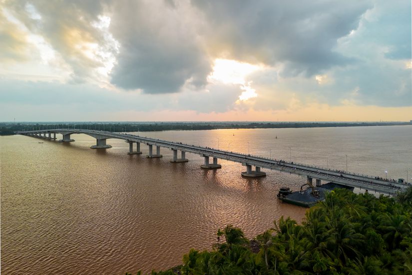 Cau Dai Ngai 2 bac qua song Hau noi xa An Thanh va Dai Ngai, TP Can Tho.  Anh: Phuong Anh