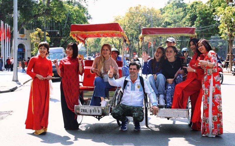 The number of tourists booking tours to Hanoi increased dramatically during the September 2 holiday. Photo: Duong Anh