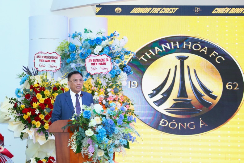 Chu tich CLB Thanh Hoa Cao Tien Doan phat bieu tai le xuat quan. Anh: Nhu Dat