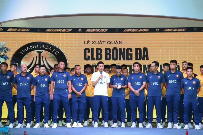 Huan luyen vien Choi Won-kwon dan dat Dong A Thanh Hoa. Anh: Nhu Dat