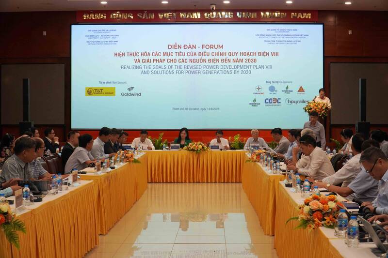 Dien dan hien thuc hoa cac muc tieu cua Dieu chinh Quy hoach dien VIII va Giai phap cho cac nguon dien den nam 2030. Anh: Ngoc Le 