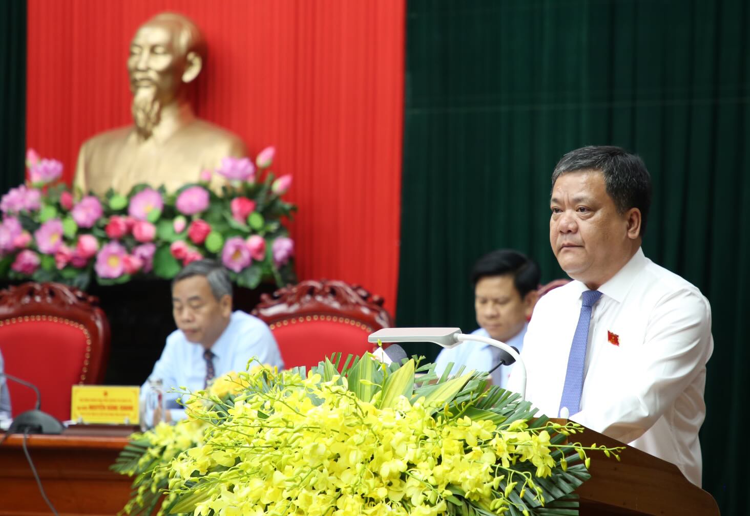Chairman of the People's Committee of Quang Tri province Tran Phong said that it is necessary to focus on completing the personnel plan, disbursing public investment, and promoting key projects in the coming time. Photo: Cong Sang