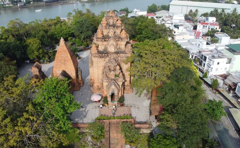 Khanh Hoa Provincial Monuments Conservation Center is preparing a master plan for the special national relic Ponagar Tower to submit to competent authorities for approval. Photo: Huu Long
