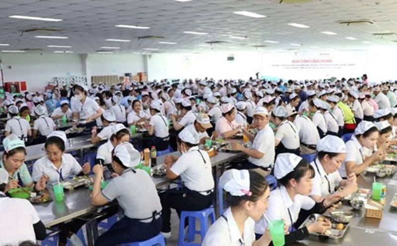 The 2nd Union Meal was held at the branch of Yazaki EDS Company Limited. Photo: Vinh Long Provincial Federation of Labor