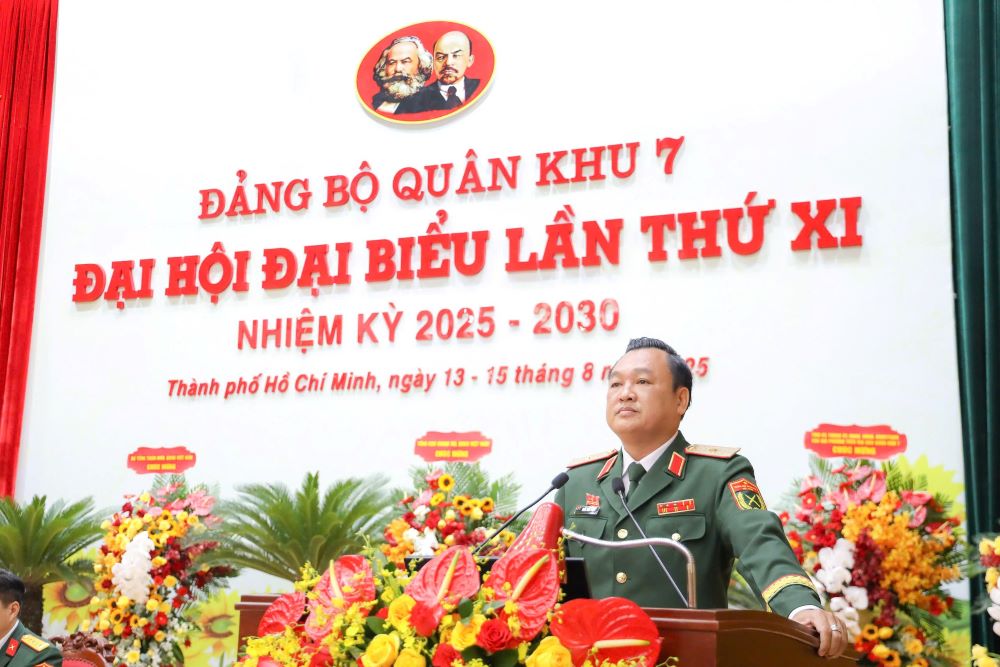 Thieu tuong Tran Vinh Ngoc, Bi thu Dang uy, Chinh uy Quan khu 7 phat bieu khai mac Dai hoi. Ảnh: Le Tien  