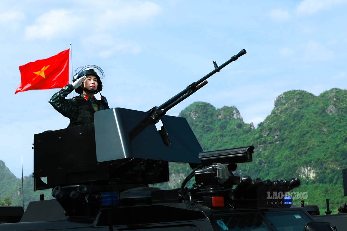 CAND部隊の特殊車両がA80パレードに参加。写真:ハイ・グエン