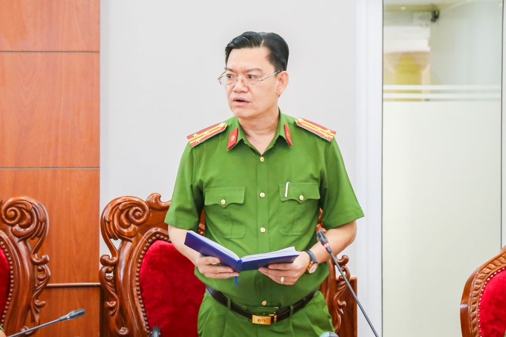 Thuong ta Nguyen Van Quoc - Pho Truong phong Canh sat Thi hanh an hinh su va Ho tro tu phap phat bieu tai cuoc hop. Anh: Cong an Can Tho