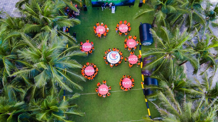 회사는 정기적으로 단체 활동을 합니다. 사진: 응우옌 흐엉