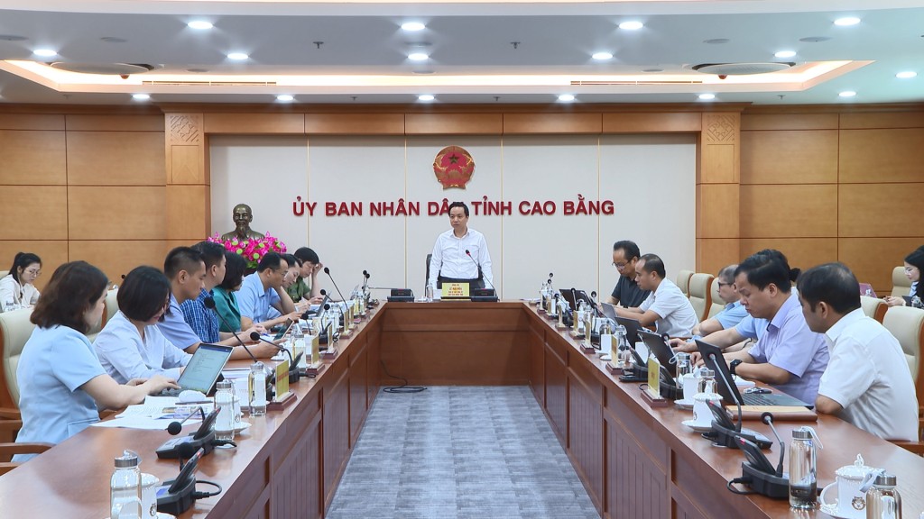 Scene of the meeting on the morning of August 14 of the People's Committee of Cao Bang province. Photo: Thanh Luan