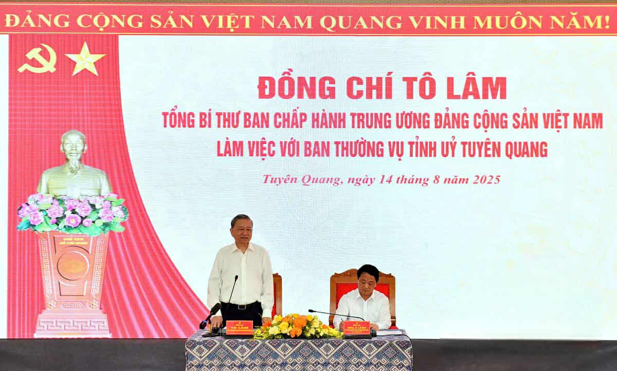 To Lam 총서기가 뚜옌꽝성과 업무 회의를 하고 있습니다. 사진: Ngoc Hung