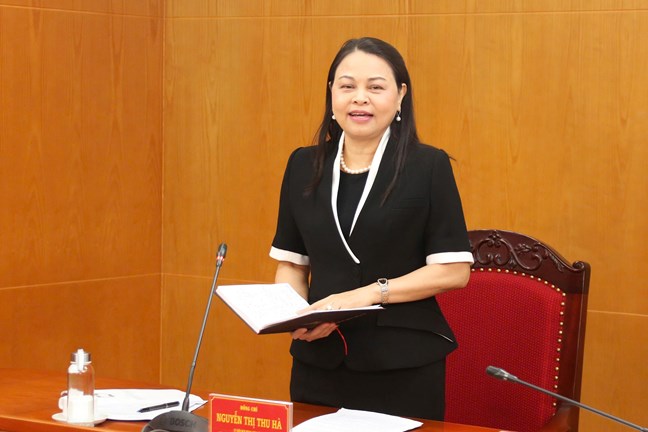 La vicepresidenta - Secretaria General Nguyen Thi Thu Ha habla en la reunion de trabajo. Foto: Minh Hien