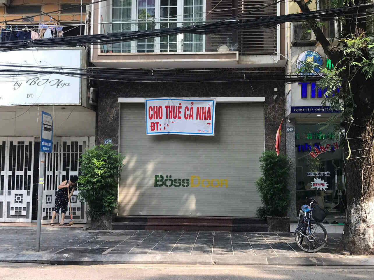 Khap cac tuyen pho trung tam TP Hoa Binh cu de bat gap bien “Cho thue nha“. Anh: Yen San