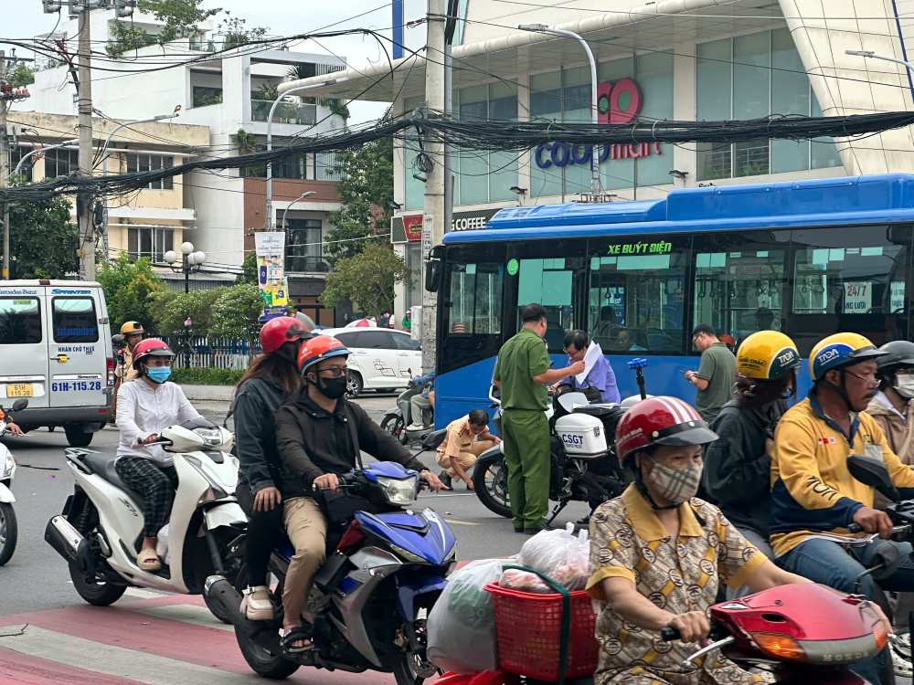 Hien truong vu tai nan tren duong Quang Trung. Anh: Minh Tam