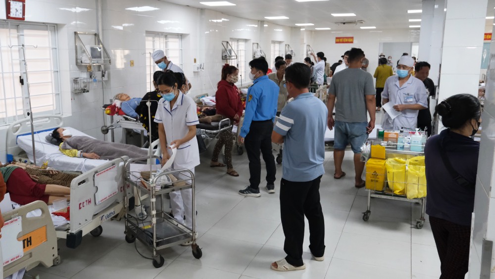 Truoc tinh hinh khan hiem mau, Benh vien Da khoa Trung uong Can Tho phai uu tien cho nhung ca cap cuu. Hinh anh tai khoa Cap cuu cua Benh vien. Anh: Phong Linh.