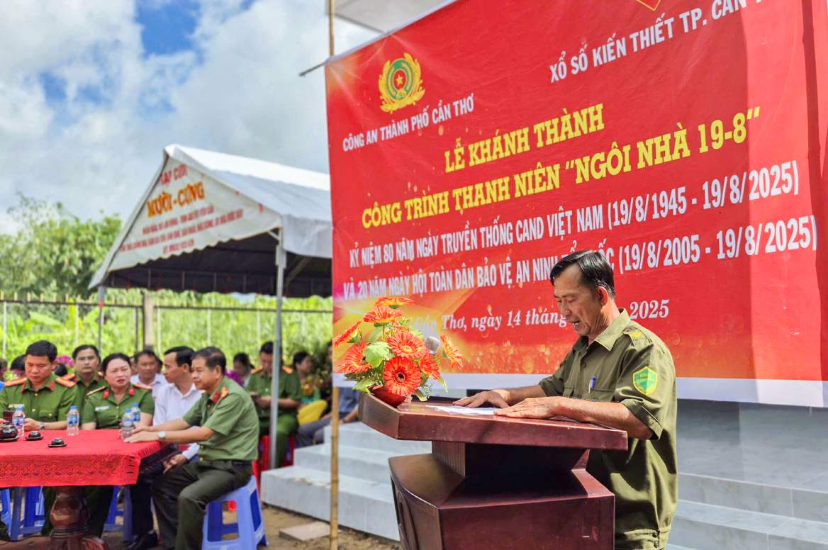 Dong chi Nguyen Hung Dung phat bieu tai Le Khanh thanh “Ngoi nha 19.8”. Anh: Cong an Can Tho
