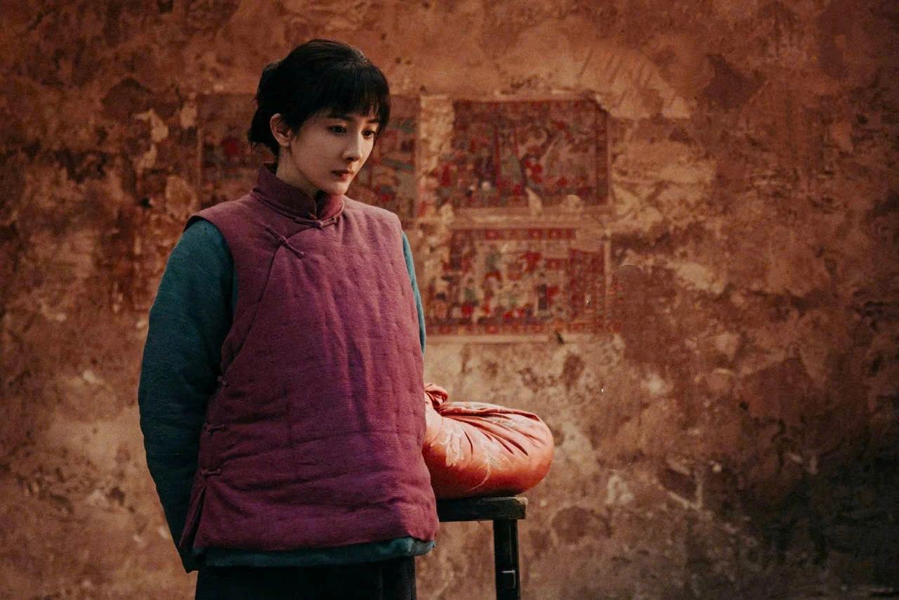 Duong Mich stars in the movie Van Sinh. Photo: VieON.