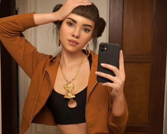 La modelo virtual Lil Miquela es una KOL con 2 2 millones de seguidores en su pagina personal. Foto tomada de un video