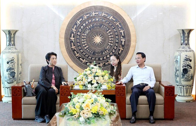 Bi thu Tinh uy Phu Tho Dang Xuan Phong tiep lanh dao tap doan Amata cua Thai Lan. Anh: Cong TTDT Phu Tho. 