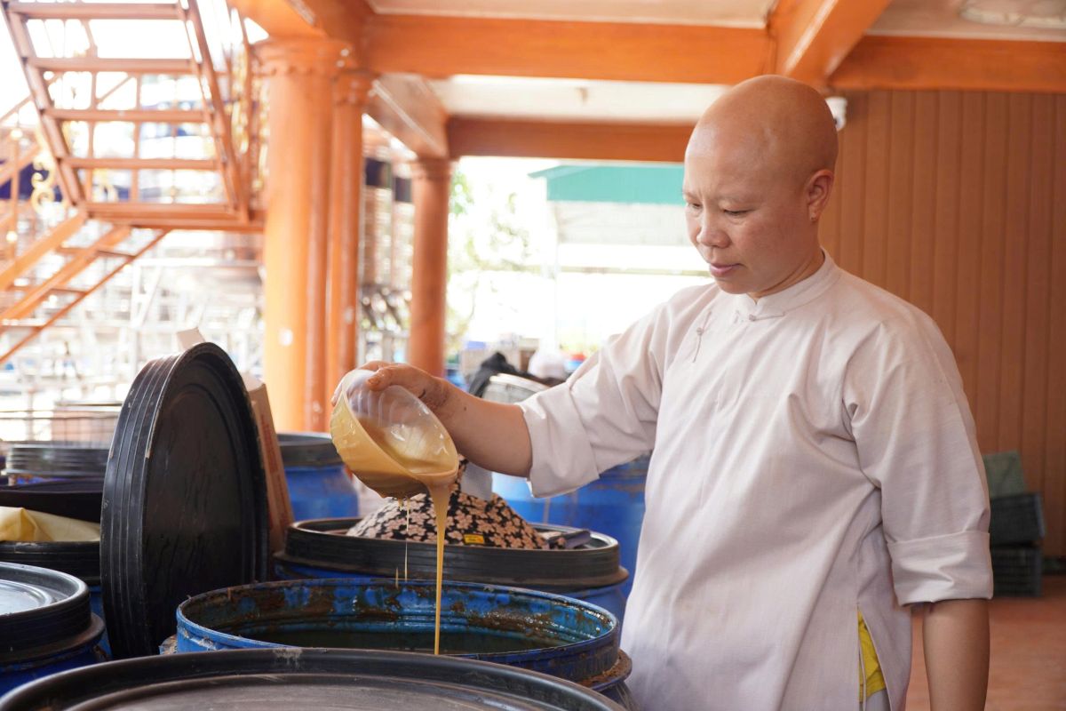 Su Thich Dam Ngoan, “nguoi me hien” cua nhung tre mo coi, co nho. Anh: Nha chua cung cap.