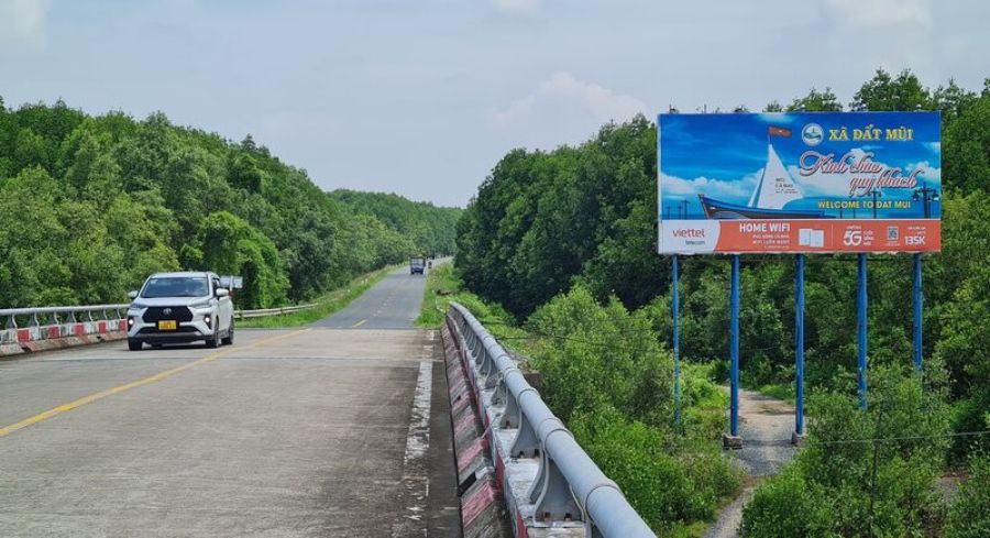 National Highway 1 to Dat Mui. Photo: Nhat Ho