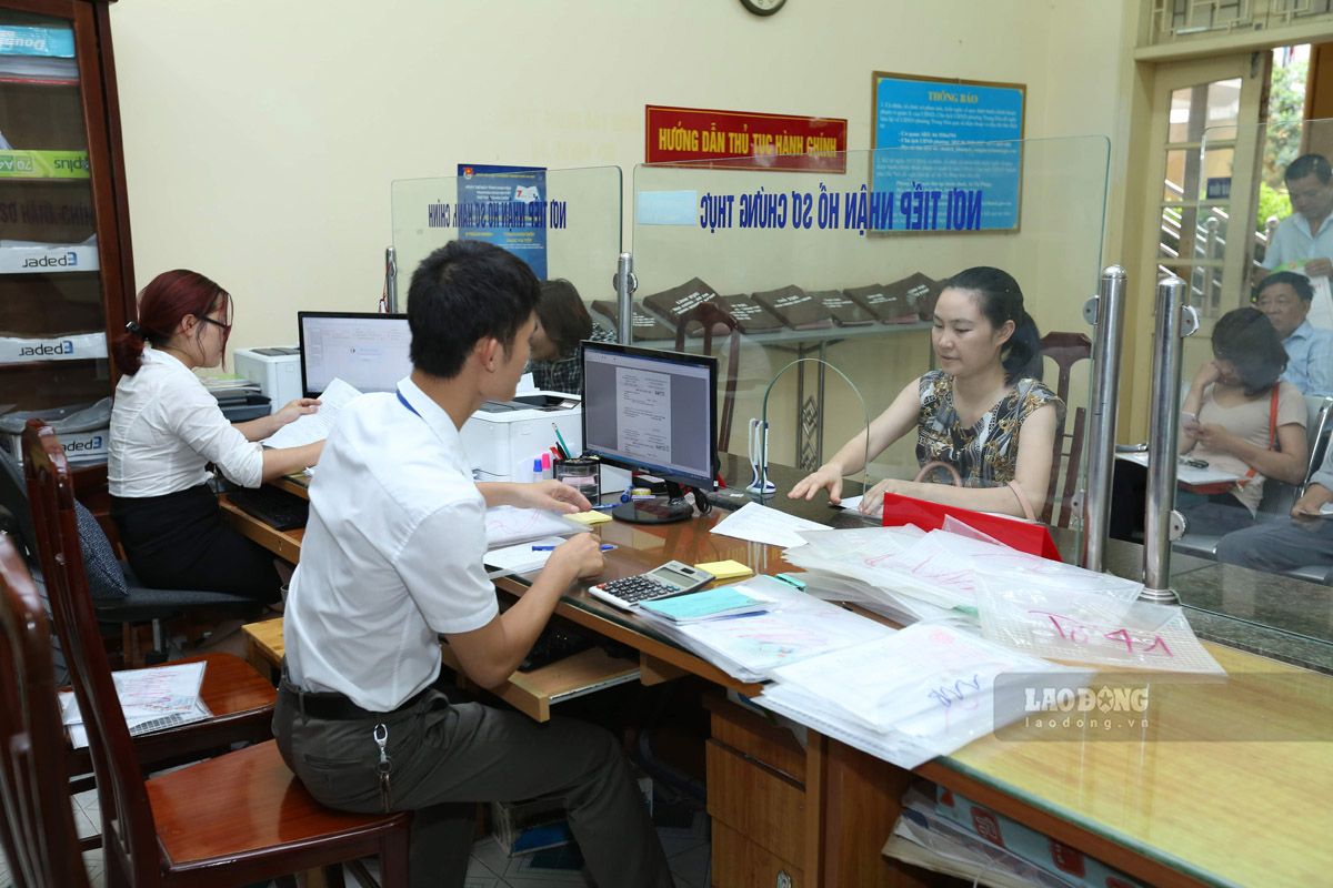 The salary and income policy is one of the contents that receives much attention from civil servants. Photo: Hai Nguyen