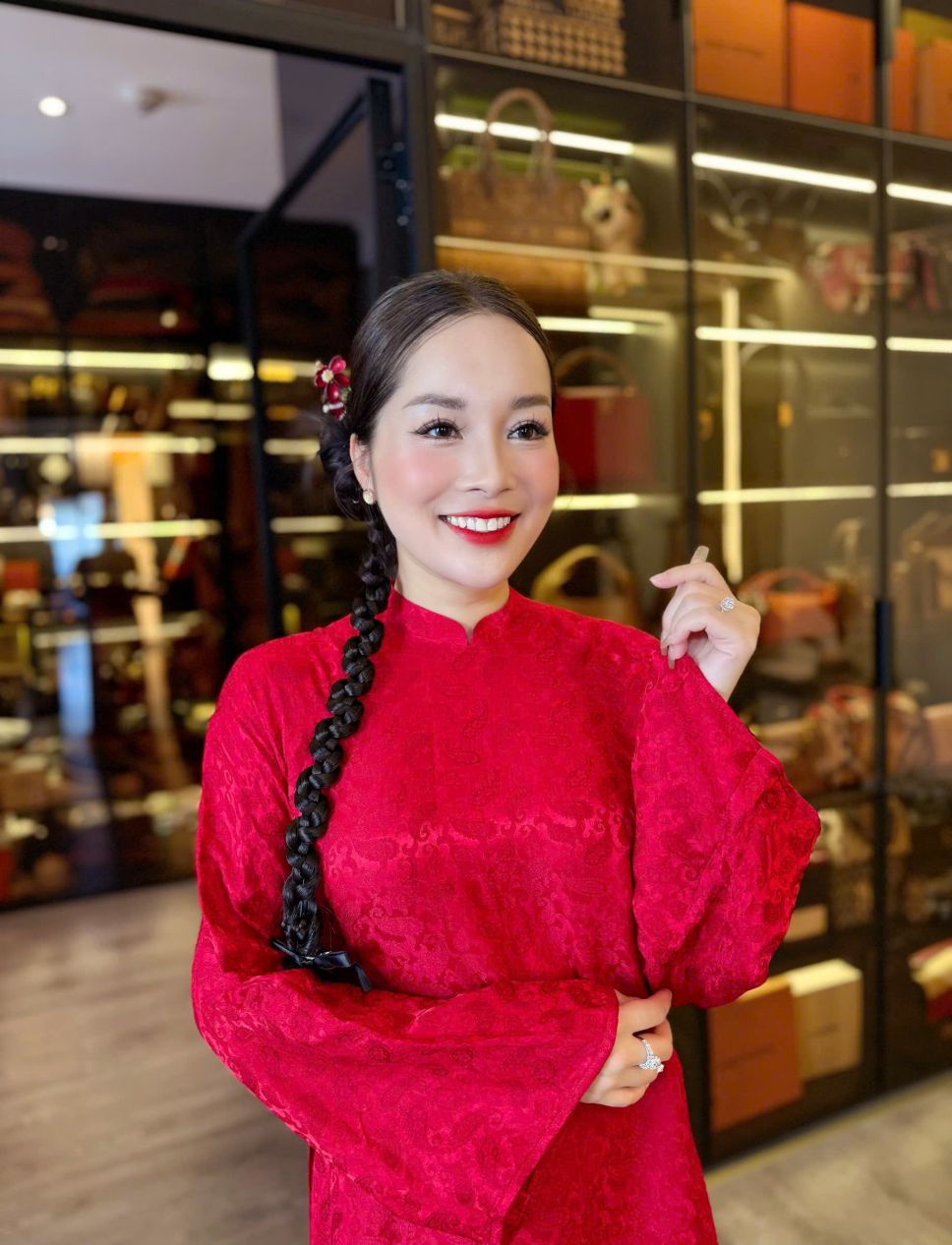 Hinh anh doi thuong cua MC, bien tap vien Minh Huong. Anh: Nhan vat cung cap
